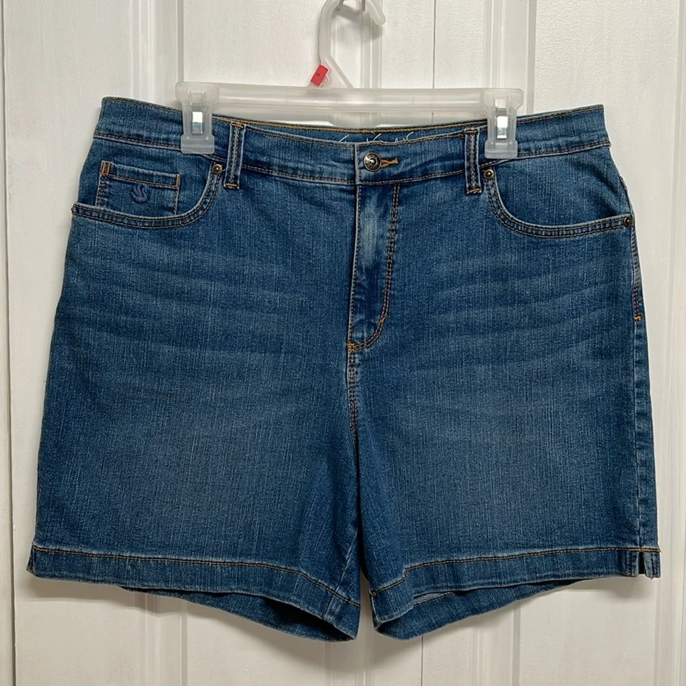 Gloria Vanderbilt Amanda Faded Blue Denim 5 Pocket High Rise Jean Shorts 16P